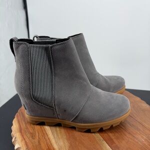 Sorel Women's Joan of Artic hidden Wedge Chelsea Boots Size 8 gray NL3676-052